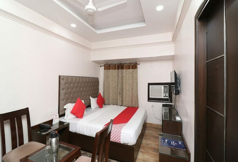 Oyo 27802 Hotel Boom Room