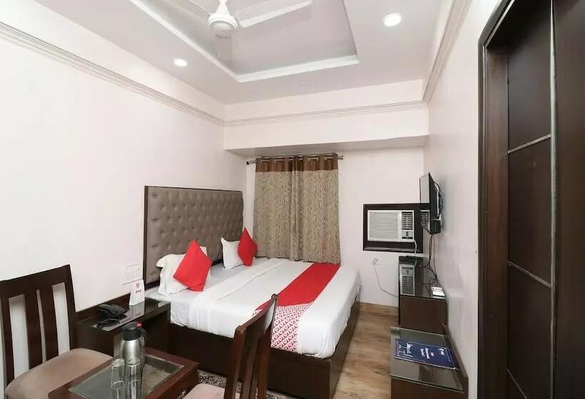 Oyo 27802 Hotel Boom Room