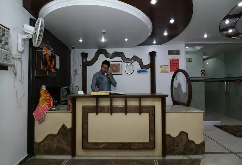 Oyo 27802 Hotel Boom Room