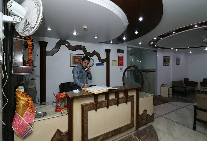 Oyo 27802 Hotel Boom Room