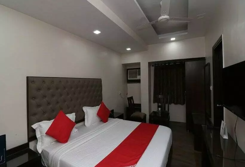 Oyo 27802 Hotel Boom Room