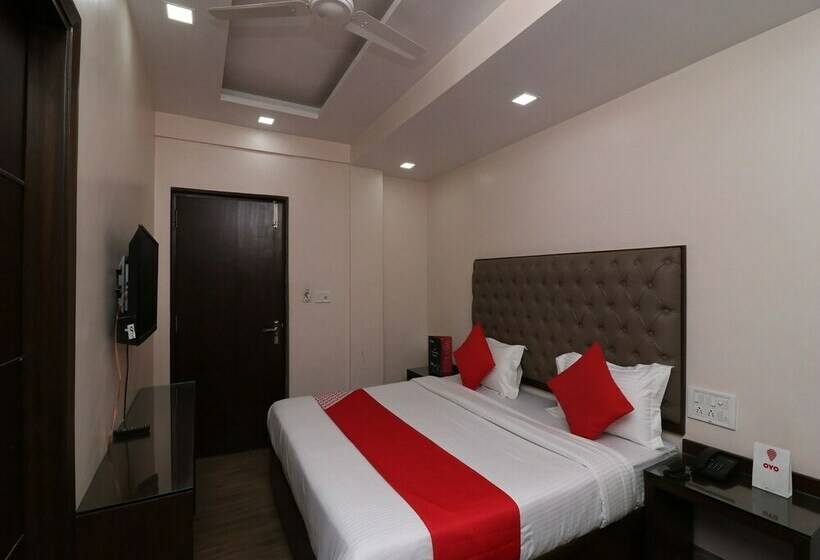 Oyo 27802 Hotel Boom Room