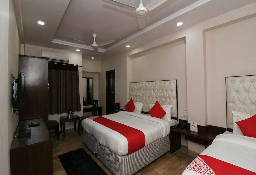 Oyo 27802 Hotel Boom Room