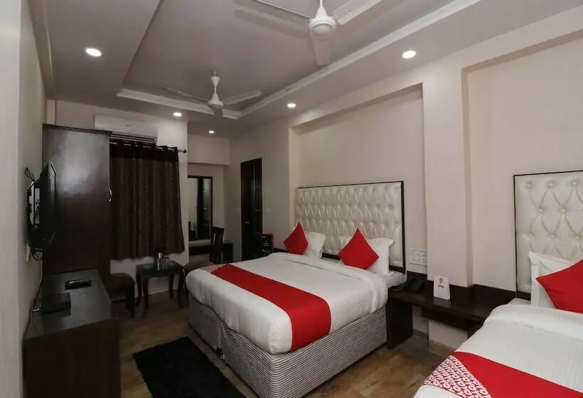 Oyo 27802 Hotel Boom Room