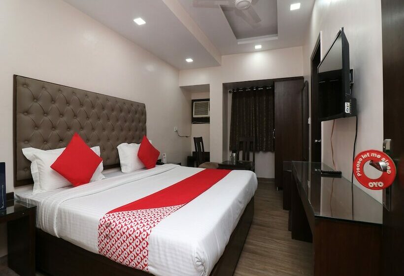 Oyo 27802 Hotel Boom Room