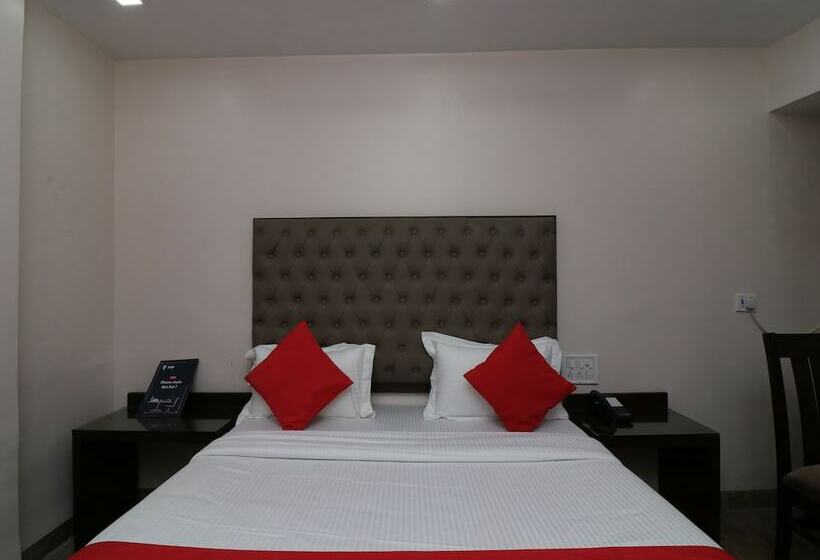 Oyo 27802 Hotel Boom Room