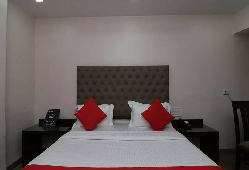 Oyo 27802 Hotel Boom Room