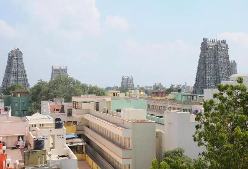 ホテル Radhakrishna By Oyo Rooms