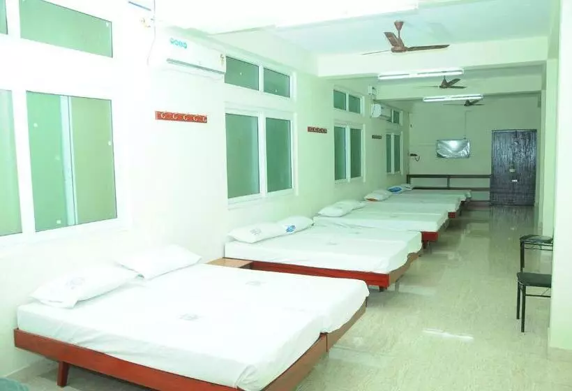 ホテル Radhakrishna By Oyo Rooms