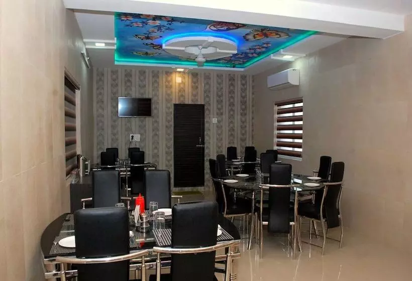 ホテル Shree Pratham Milan