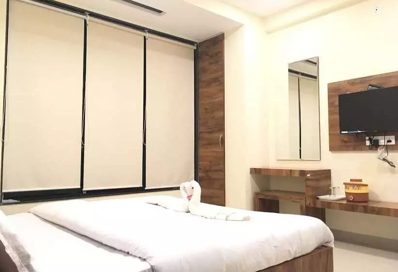 ホテル Shree Pratham Milan