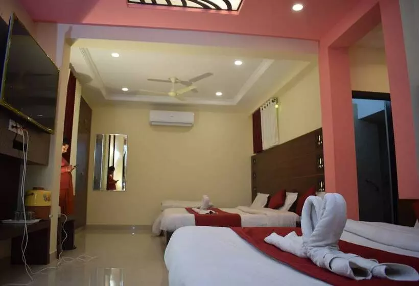 ホテル Shree Pratham Milan