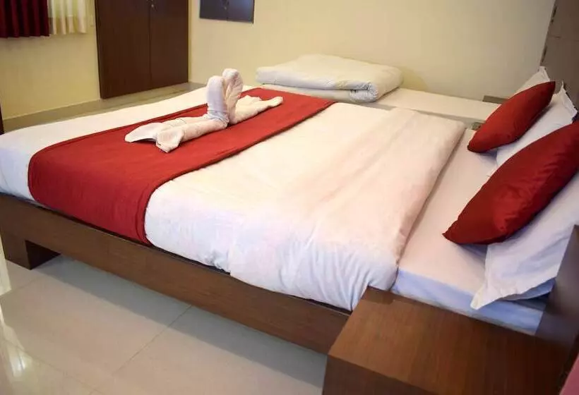 ホテル Shree Pratham Milan