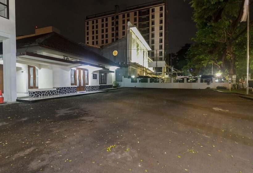 פנסיון Reddoorz Plus Near Rs Pmi Bogor