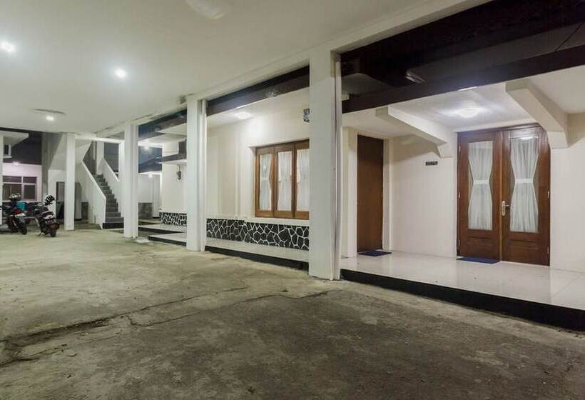 פנסיון Reddoorz Plus Near Rs Pmi Bogor