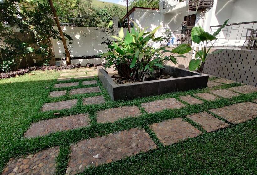 בית מלון כפרי Fernvale Leisure Club And Resort