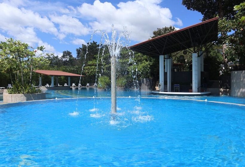 בית מלון כפרי Fernvale Leisure Club And Resort