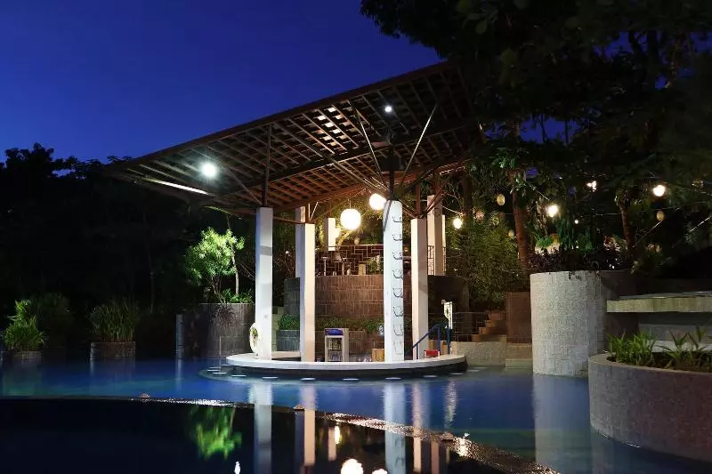 هتل Fernvale Leisure Club And Resort