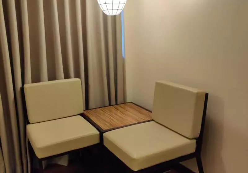 هتل Fernvale Leisure Club And Resort