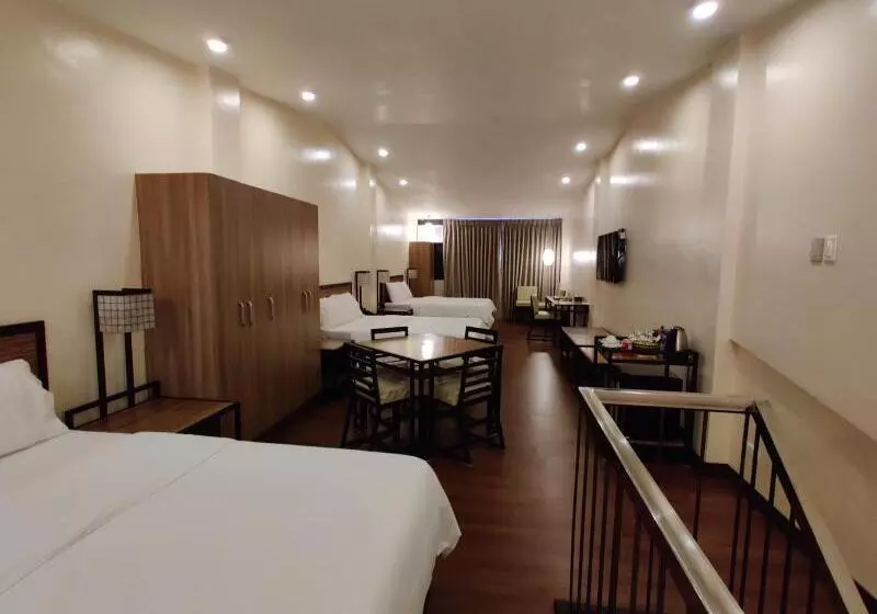 هتل Fernvale Leisure Club And Resort