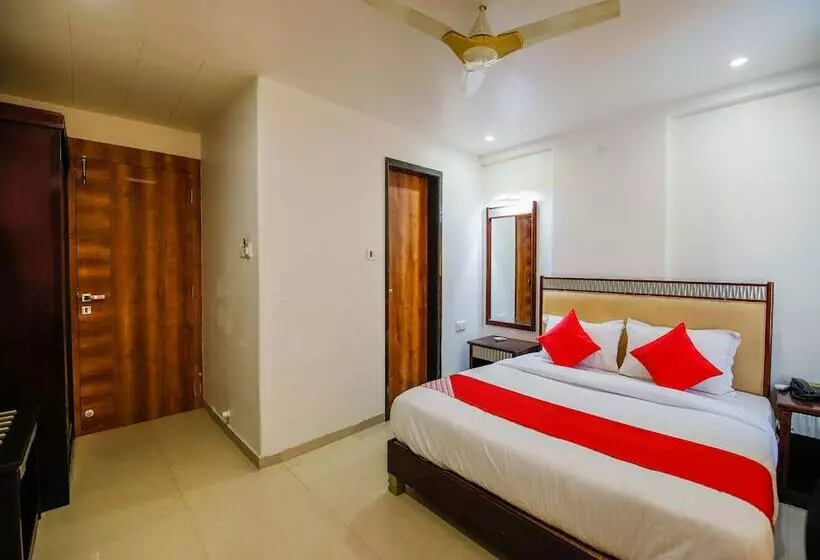 ホテル Metro By Oyo Rooms