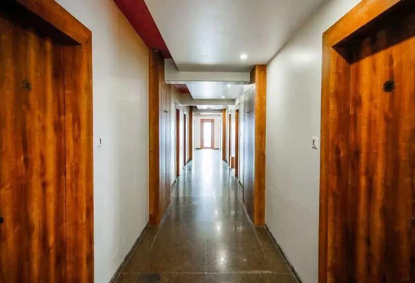 ホテル Metro By Oyo Rooms