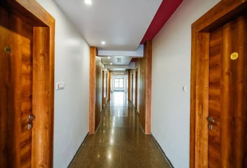 ホテル Metro By Oyo Rooms