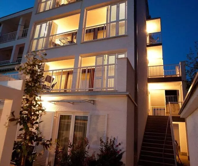 ホテル Apartments Casa Bianca