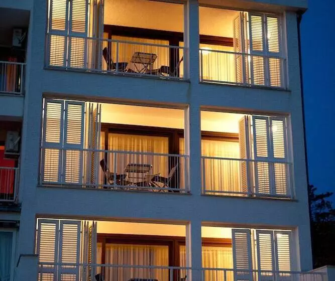 ホテル Apartments Casa Bianca