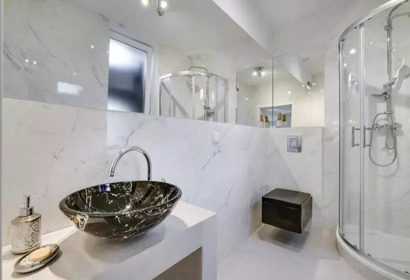 Savoy Mariacka Apartments