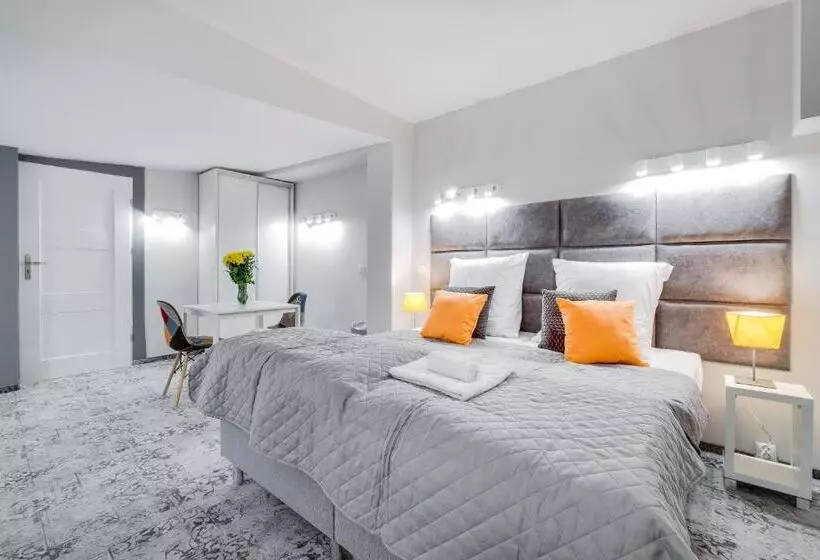 Savoy Mariacka Apartments