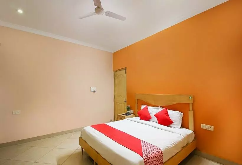 ホテル Hallmark Begumpet By Oyo Rooms