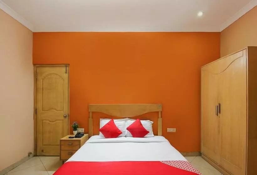 ホテル Hallmark Begumpet By Oyo Rooms