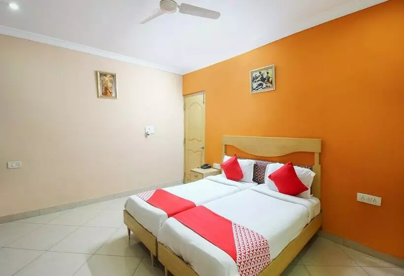 ホテル Hallmark Begumpet By Oyo Rooms