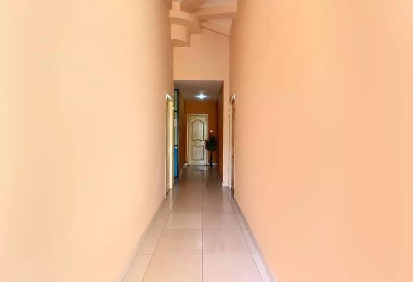 ホテル Hallmark Begumpet By Oyo Rooms