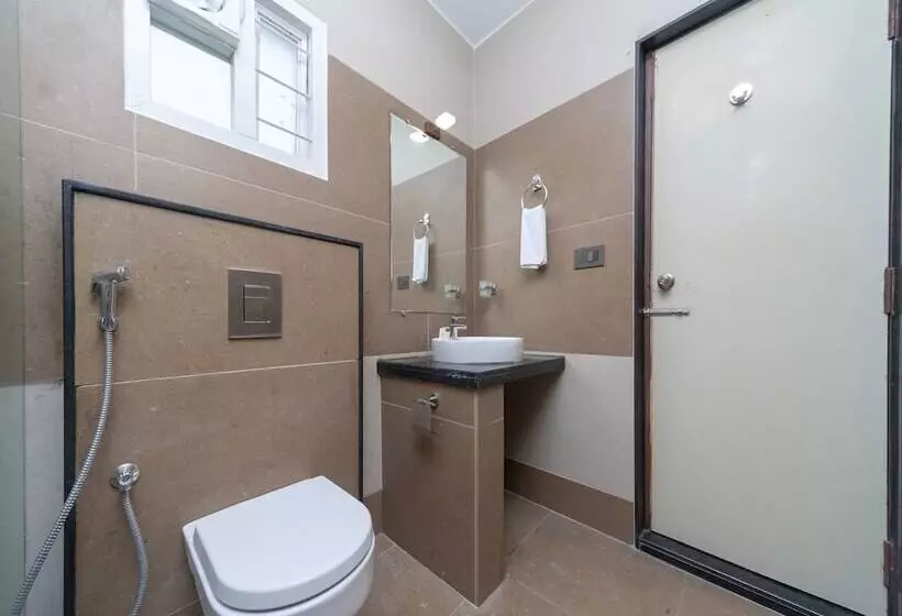 ホテル Hallmark Begumpet By Oyo Rooms
