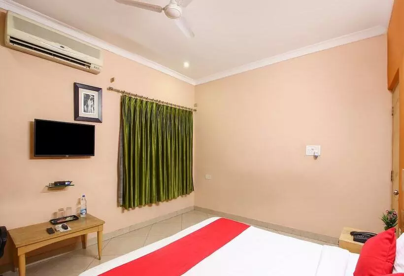 ホテル Hallmark Begumpet By Oyo Rooms