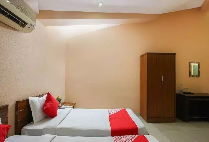 ホテル Hallmark Begumpet By Oyo Rooms