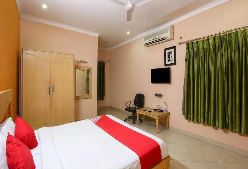 ホテル Hallmark Begumpet By Oyo Rooms