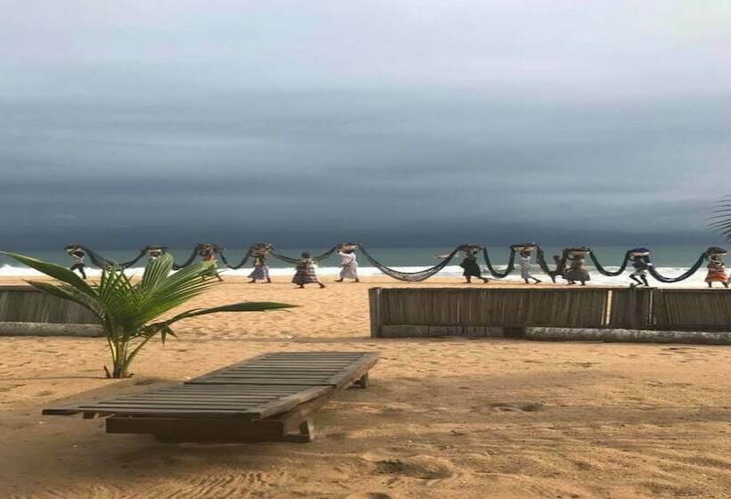 هتل Hôtel La Marrée Bleue