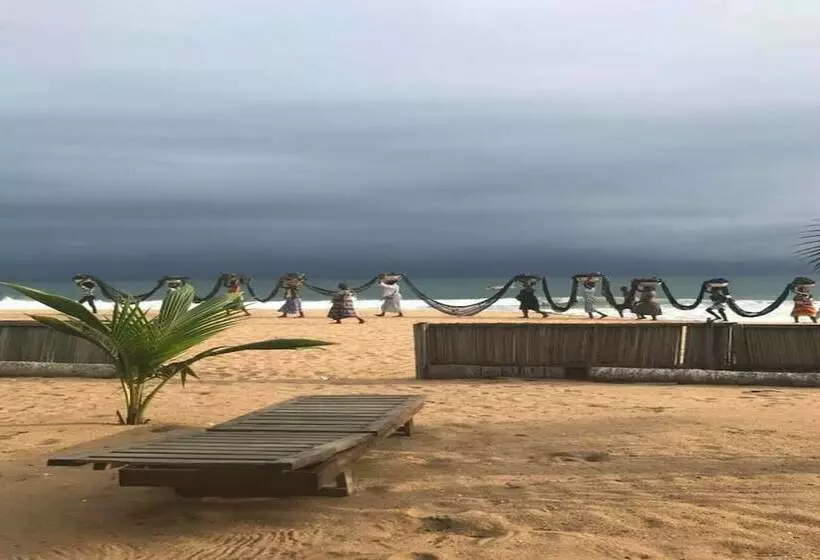 هتل Hôtel La Marrée Bleue