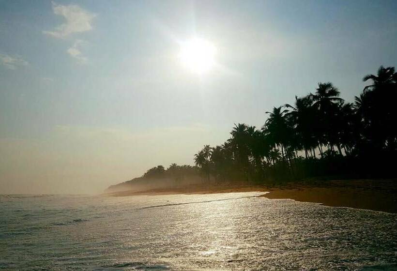 هتل Hôtel La Marrée Bleue