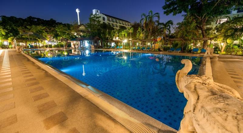 Pinnacle Grand Jomtien Resort and Beach Club