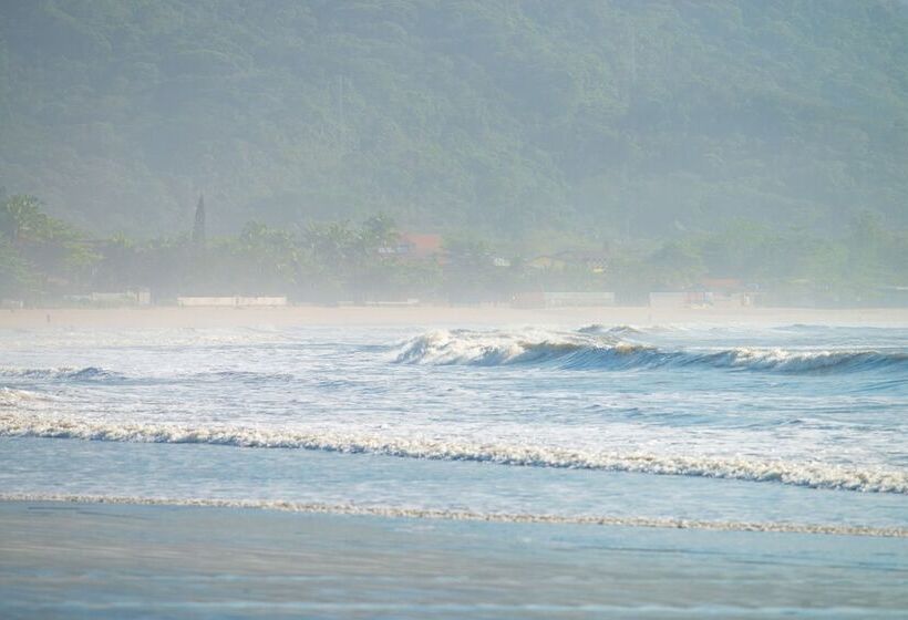 هتل Chales Four Seasons