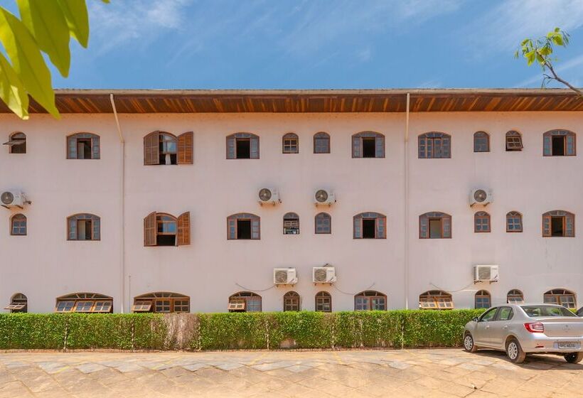 هتل Chales Four Seasons