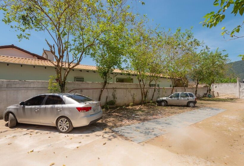 هتل Chales Four Seasons