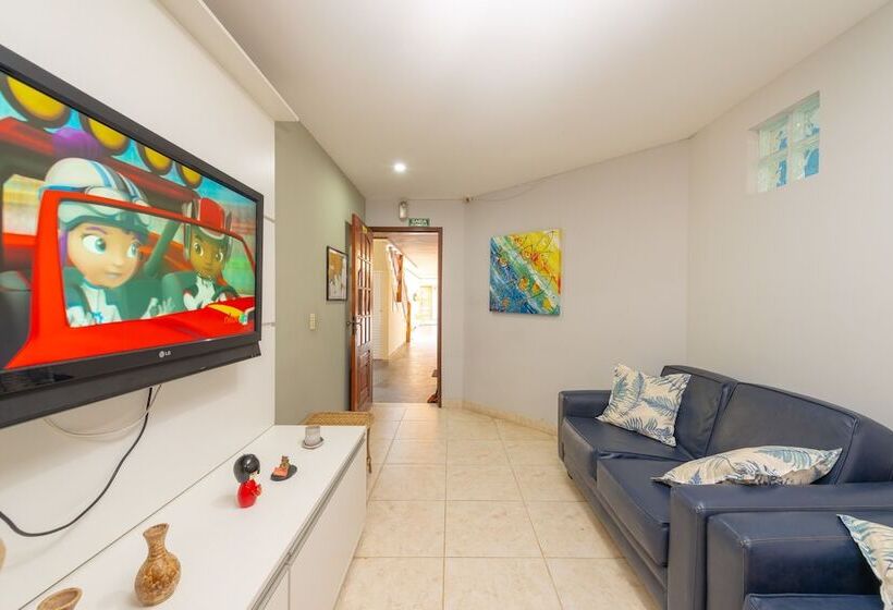 هتل Chales Four Seasons