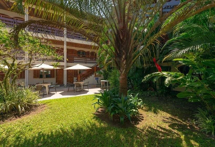 هتل Chales Four Seasons