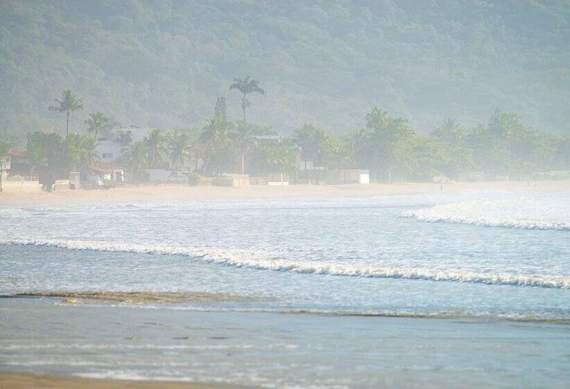 هتل Chales Four Seasons