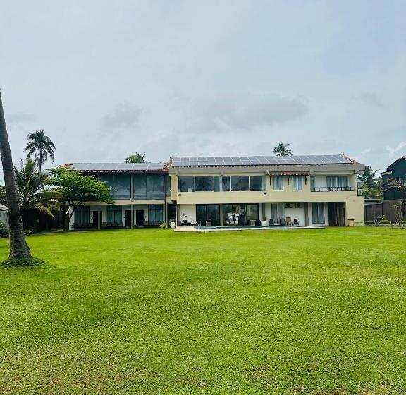 فندق Beach Front By Kay Jay